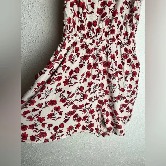 Divided H&M Red Floral Patterned romper - Picture 3 of 8